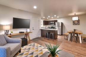 2G Rustic Redcliff Condo